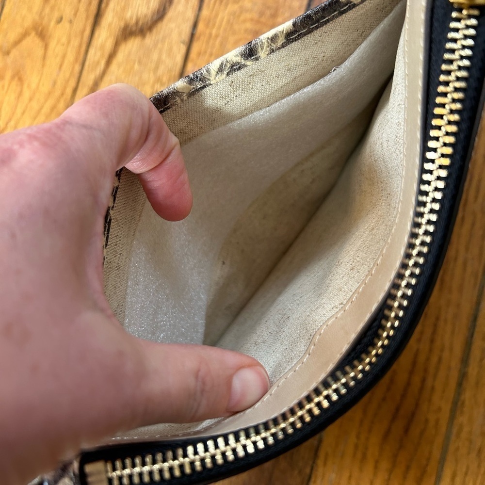 India Hicks Snakeskin Wristlet, BNWOT, 8.5” x 5.75” - Picture 6 of 8